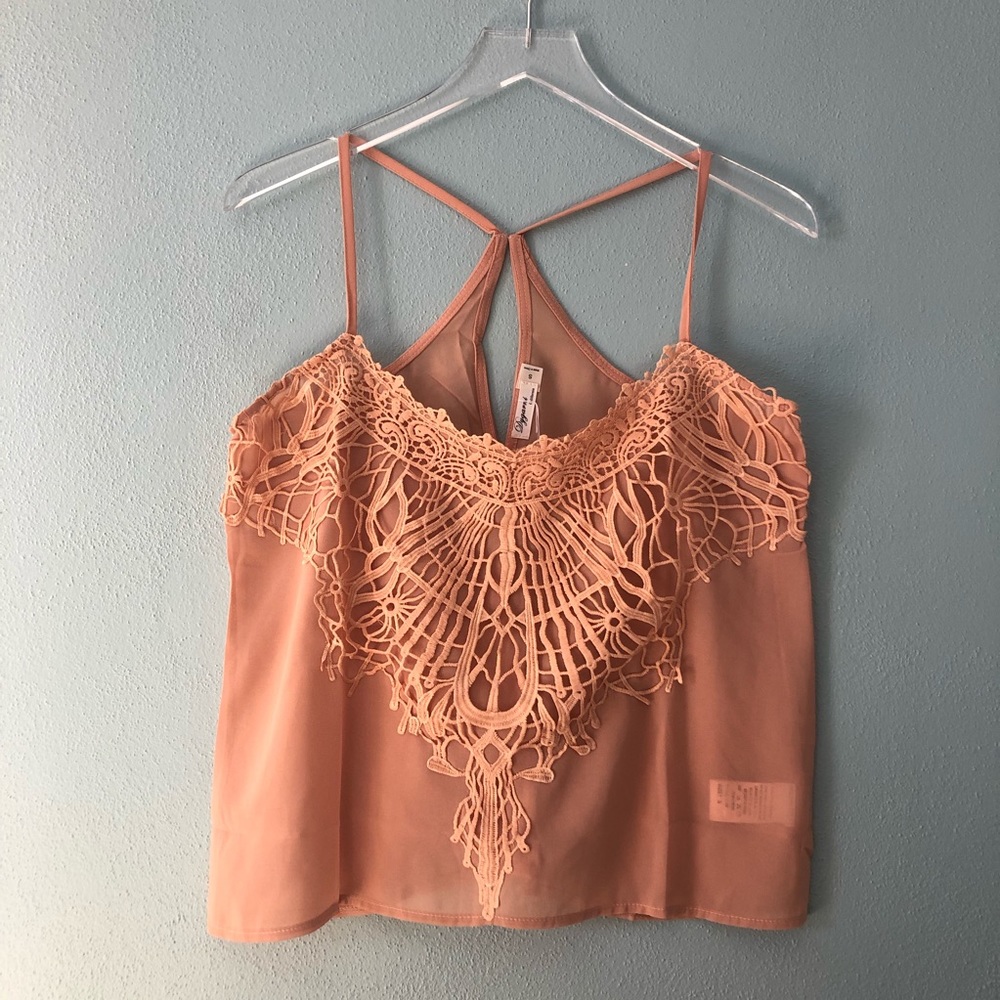 🌸 Boutique | peach tank with lace appliqué